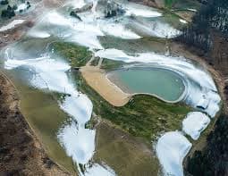 Water reservoir for snowmaking